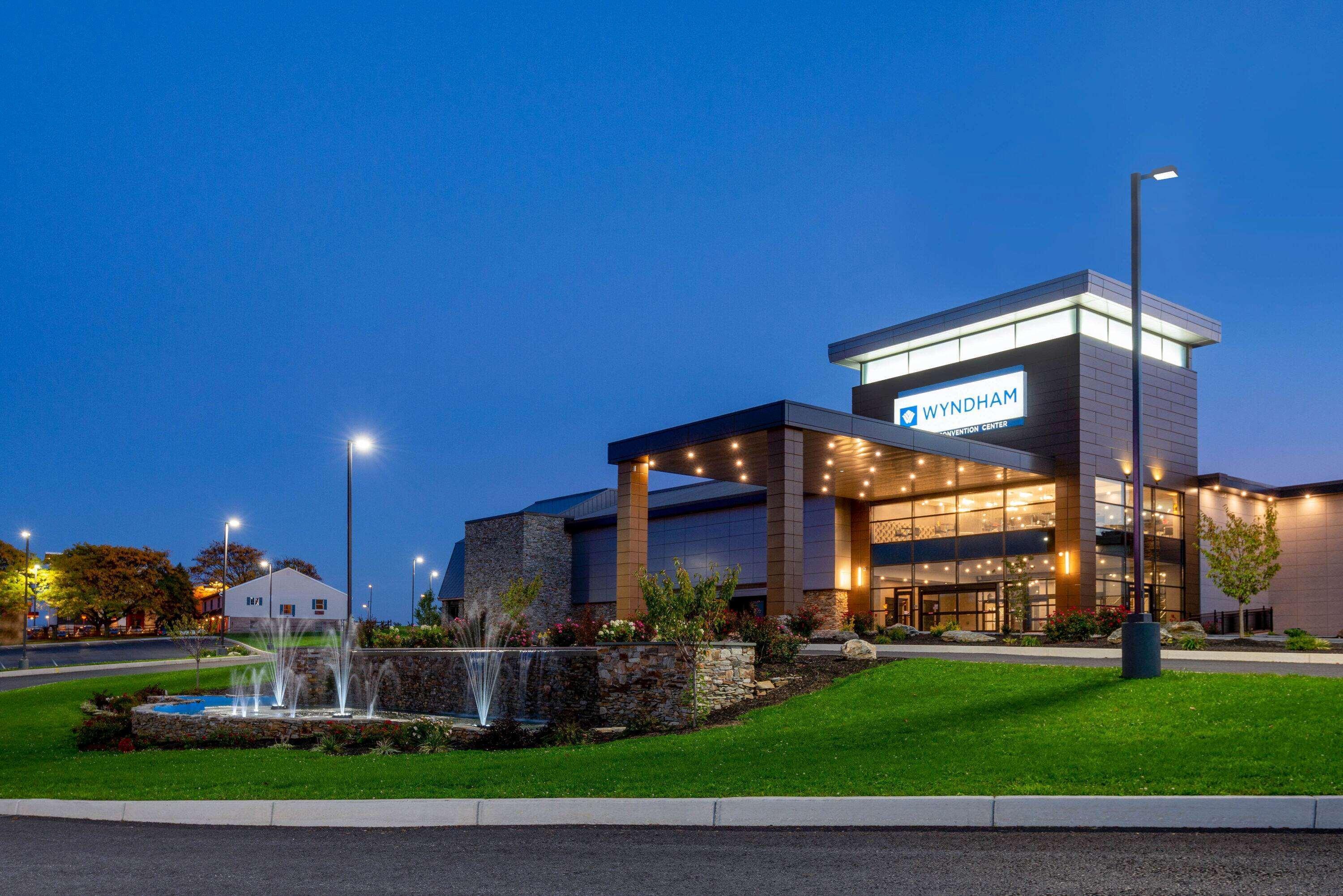 Wyndham Lancaster Resort And Convention Center Smoketown  Exterior photo